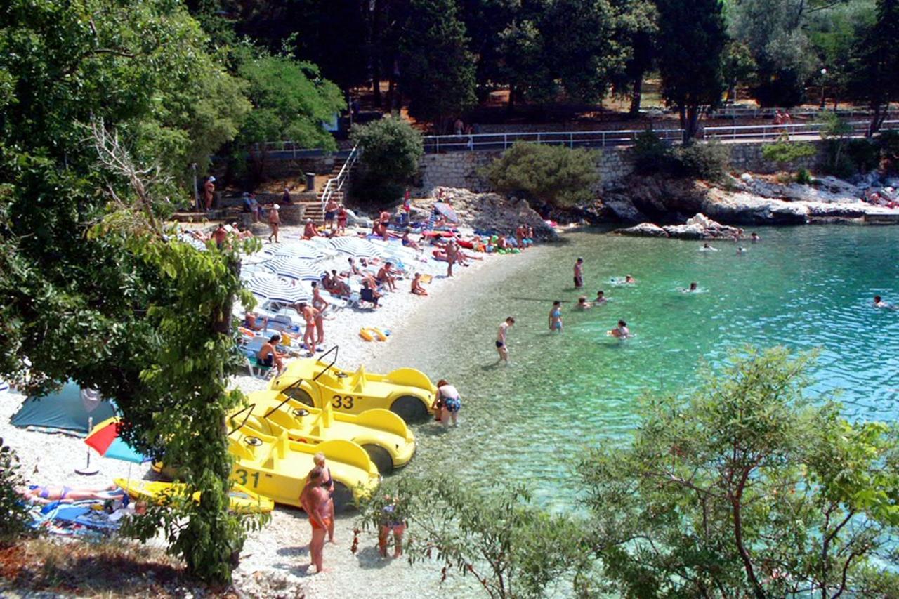 Apartments With A Parking Space Rabac, Labin - 7410 المظهر الخارجي الصورة