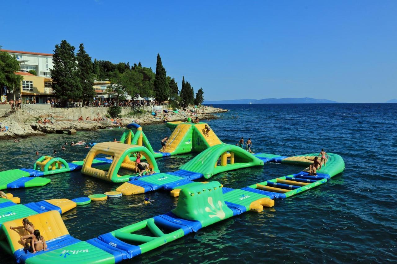 Apartments With A Parking Space Rabac, Labin - 7410 المظهر الخارجي الصورة