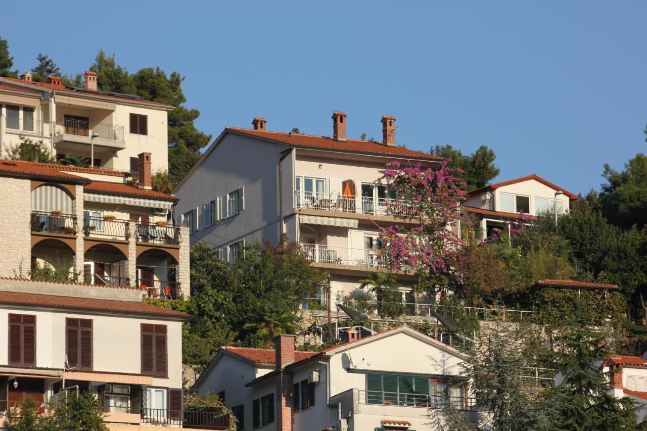 Apartments With A Parking Space Rabac, Labin - 7410 المظهر الخارجي الصورة