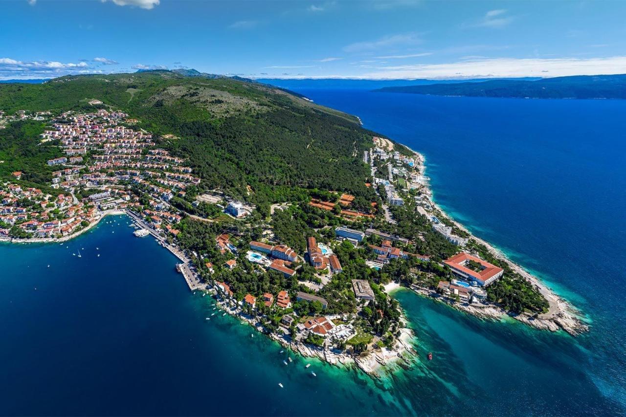Apartments With A Parking Space Rabac, Labin - 7410 المظهر الخارجي الصورة