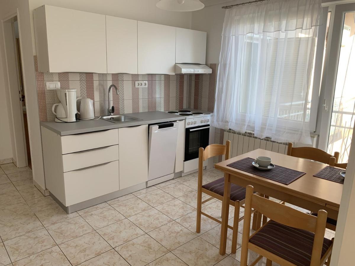 Apartments With A Parking Space Rabac, Labin - 7410 المظهر الخارجي الصورة