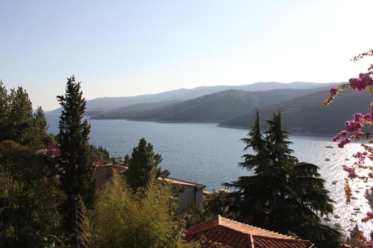 Apartments With A Parking Space Rabac, Labin - 7410 المظهر الخارجي الصورة