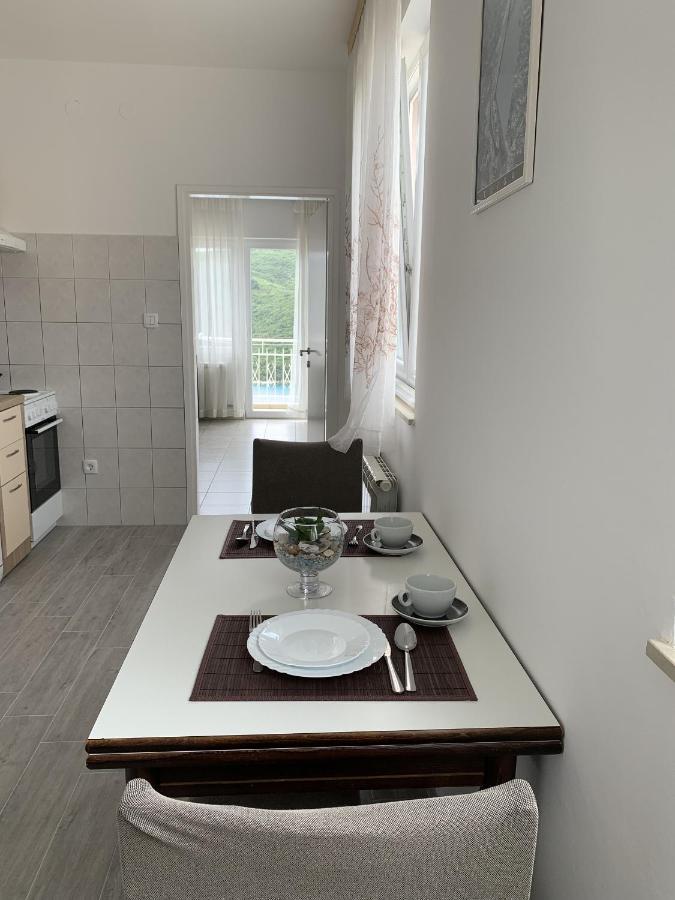 Apartments With A Parking Space Rabac, Labin - 7410 المظهر الخارجي الصورة