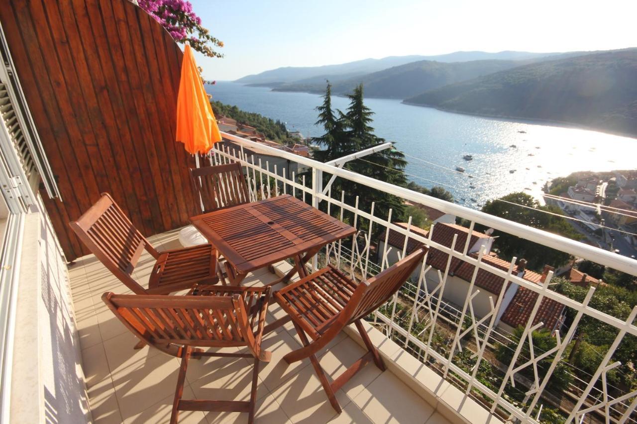 Apartments With A Parking Space Rabac, Labin - 7410 المظهر الخارجي الصورة