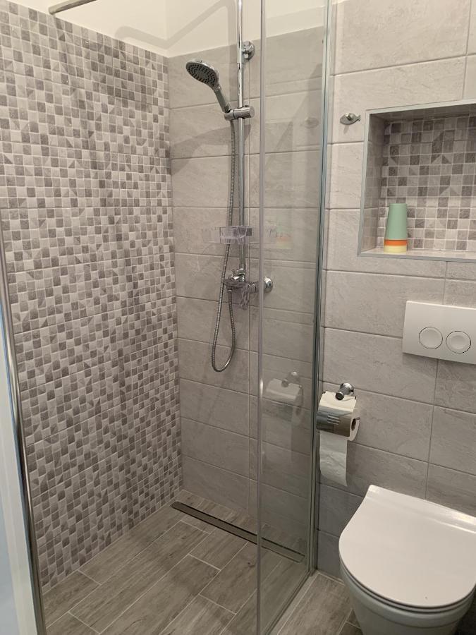 Apartments With A Parking Space Rabac, Labin - 7410 المظهر الخارجي الصورة